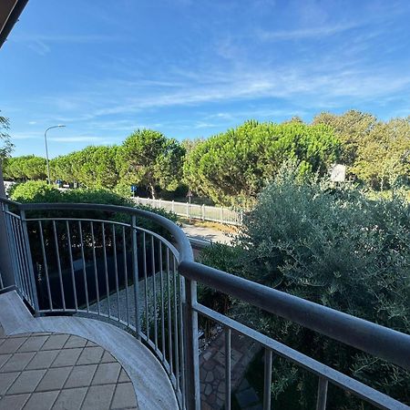 Pineta Apartament Tirrenia Exteriör bild