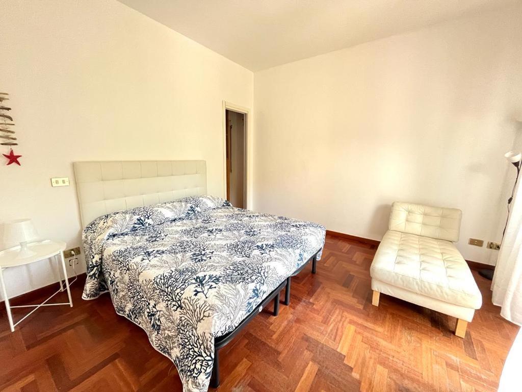 Pineta Apartament Tirrenia Exteriör bild