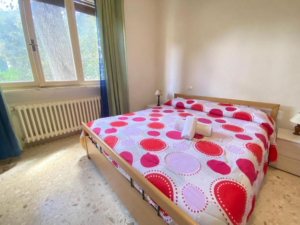 Pineta Apartament Tirrenia Exteriör bild
