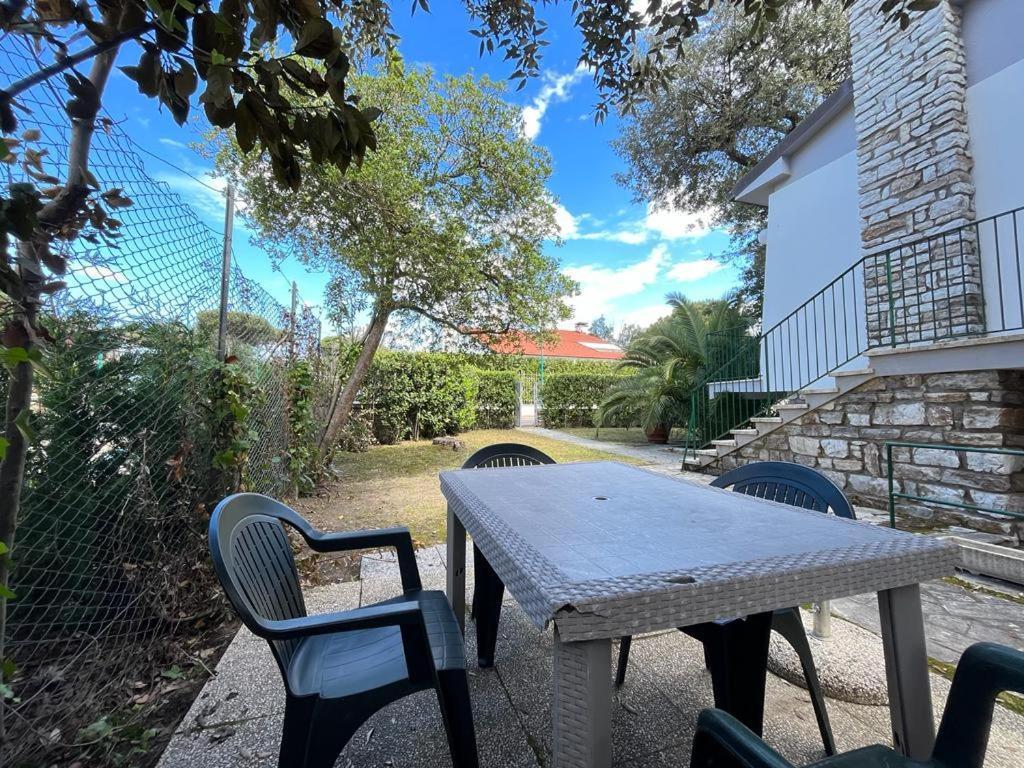 Pineta Apartament Tirrenia Exteriör bild