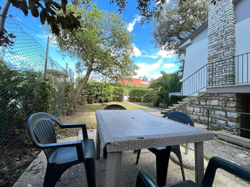 Pineta Apartament Tirrenia Exteriör bild
