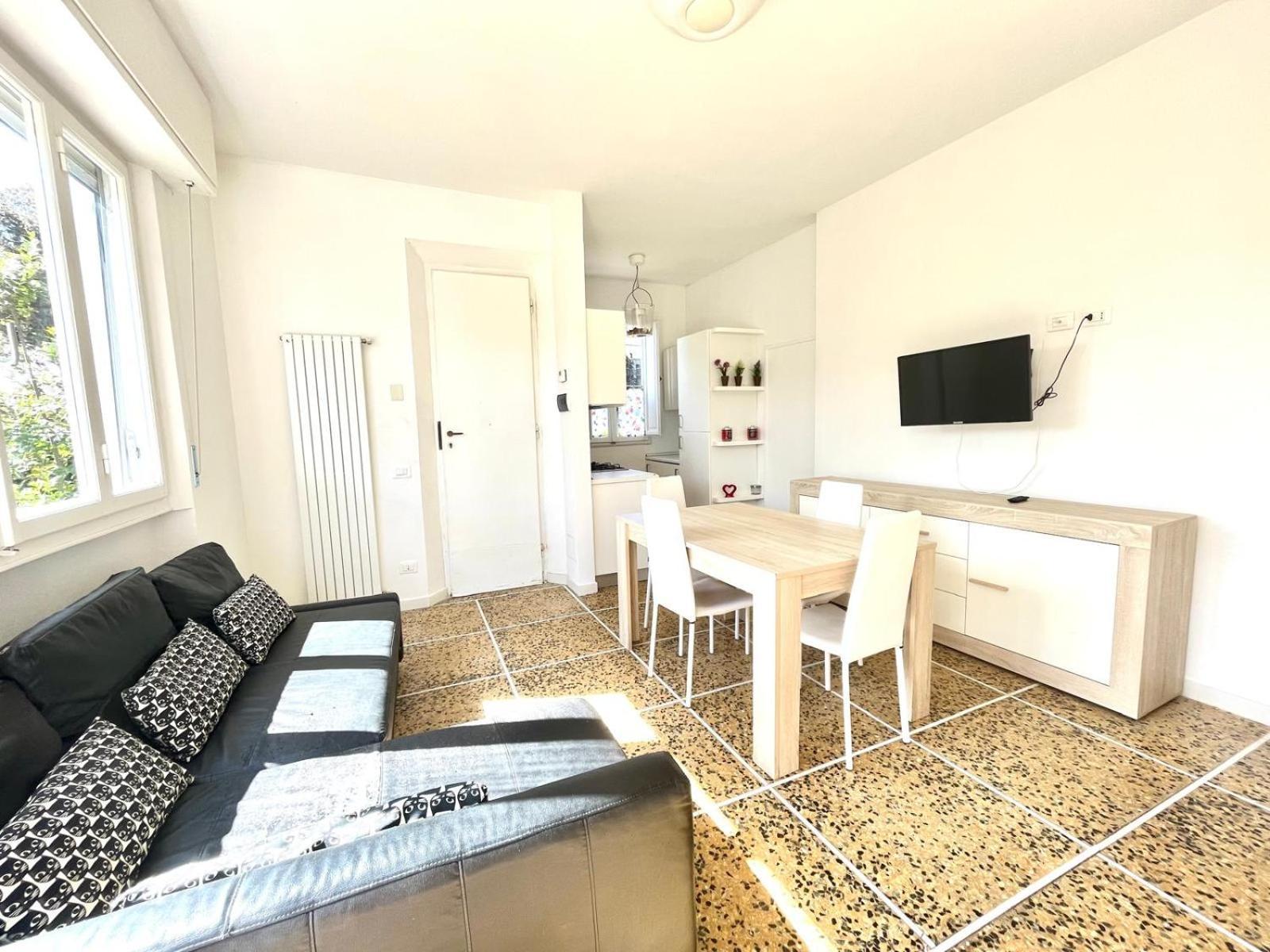 Pineta Apartament Tirrenia Exteriör bild