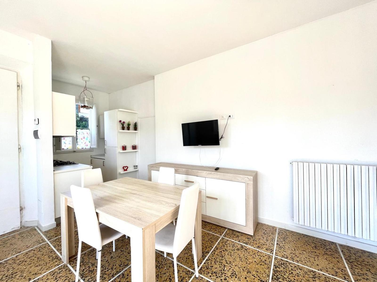 Pineta Apartament Tirrenia Exteriör bild