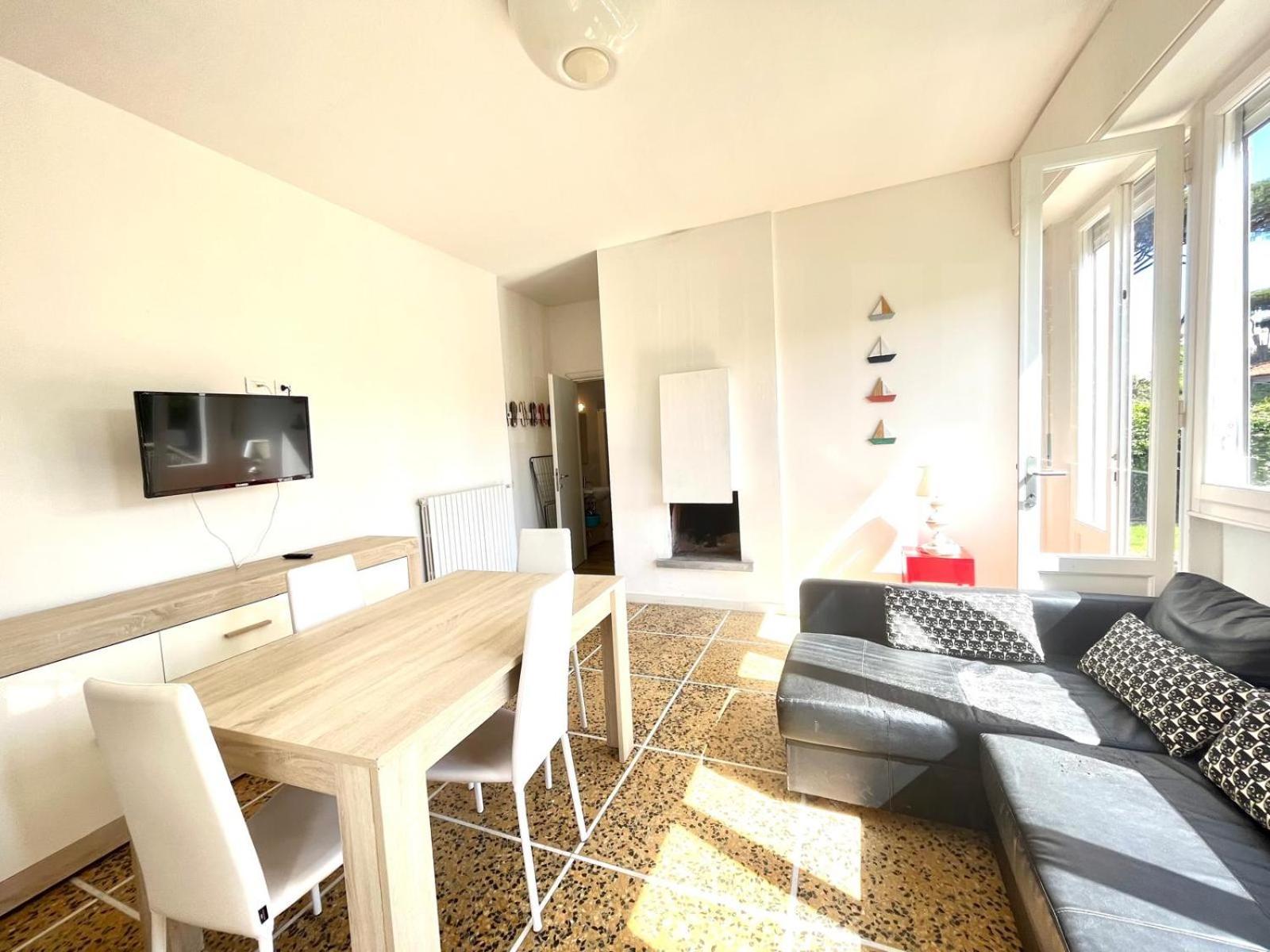 Pineta Apartament Tirrenia Exteriör bild