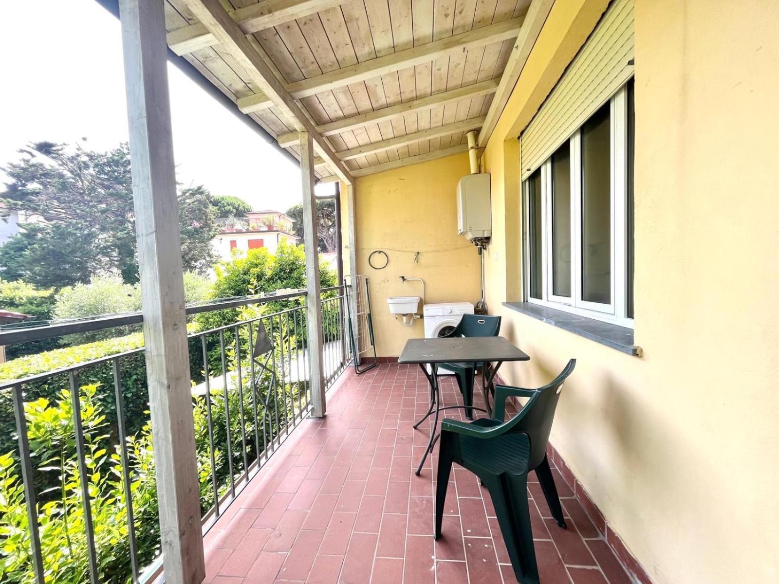 Pineta Apartament Tirrenia Exteriör bild