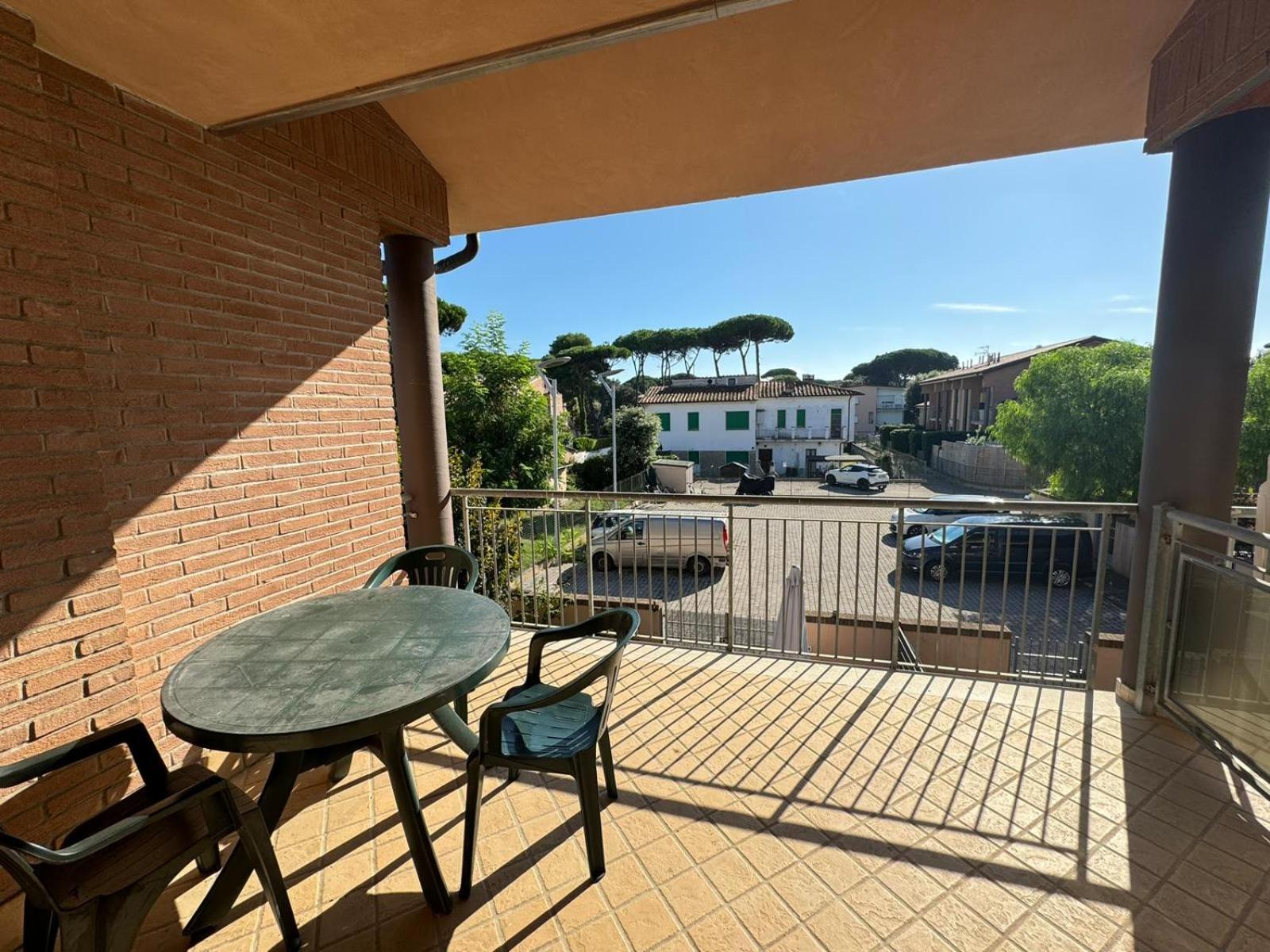 Pineta Apartament Tirrenia Exteriör bild