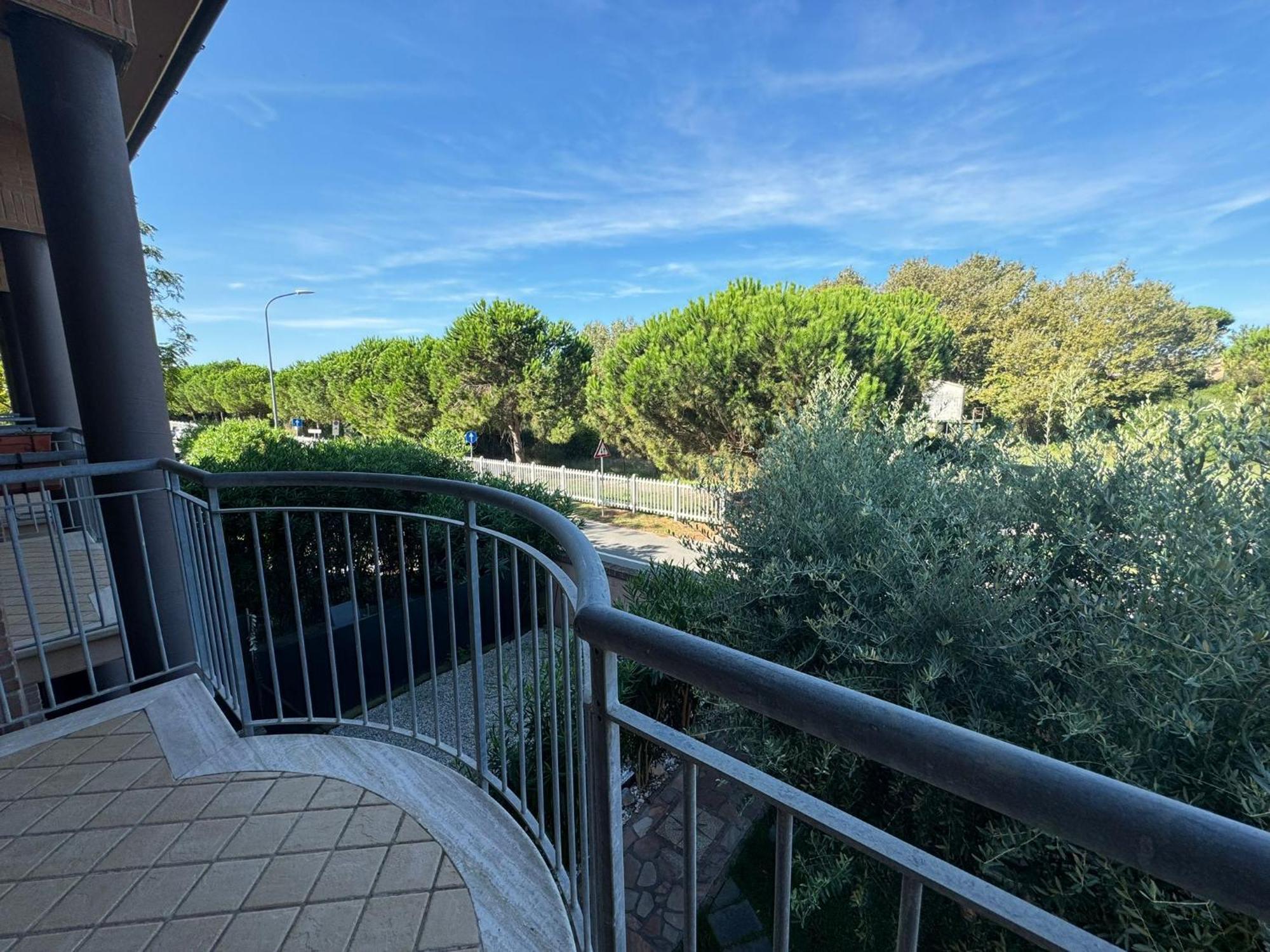 Pineta Apartament Tirrenia Exteriör bild