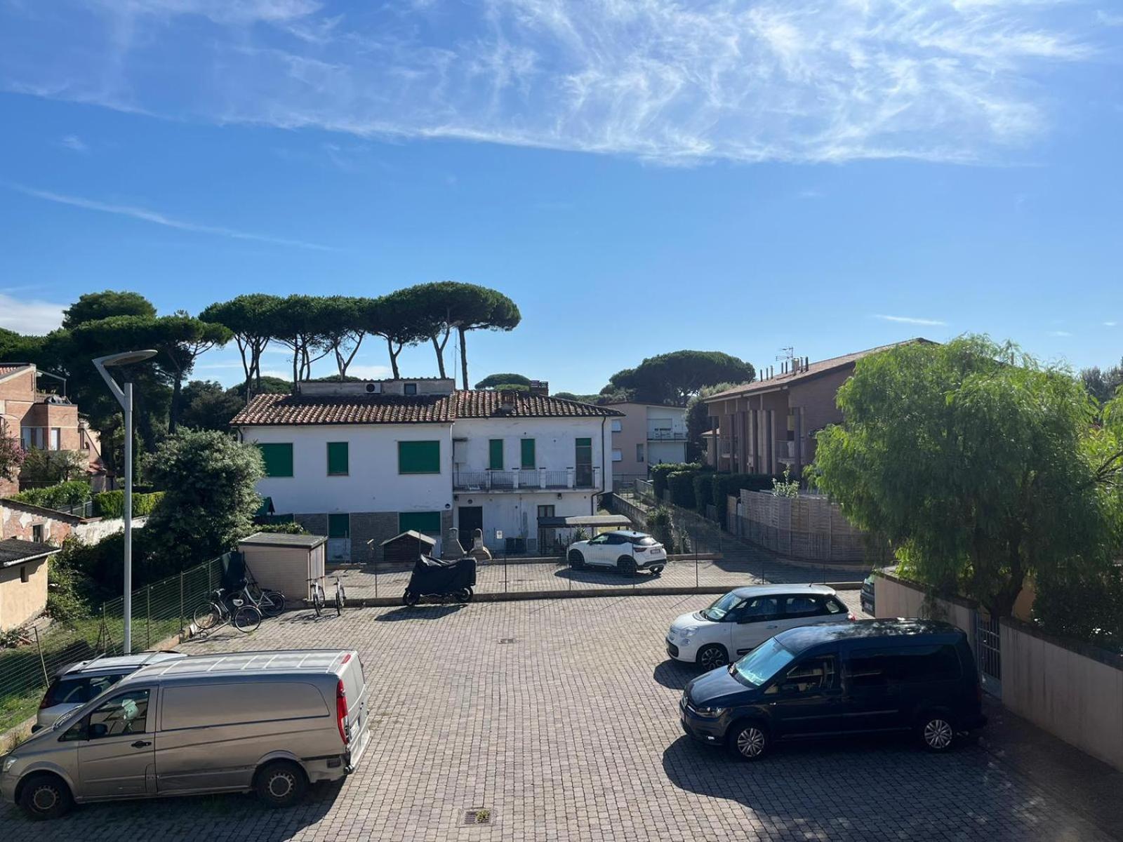 Pineta Apartament Tirrenia Exteriör bild