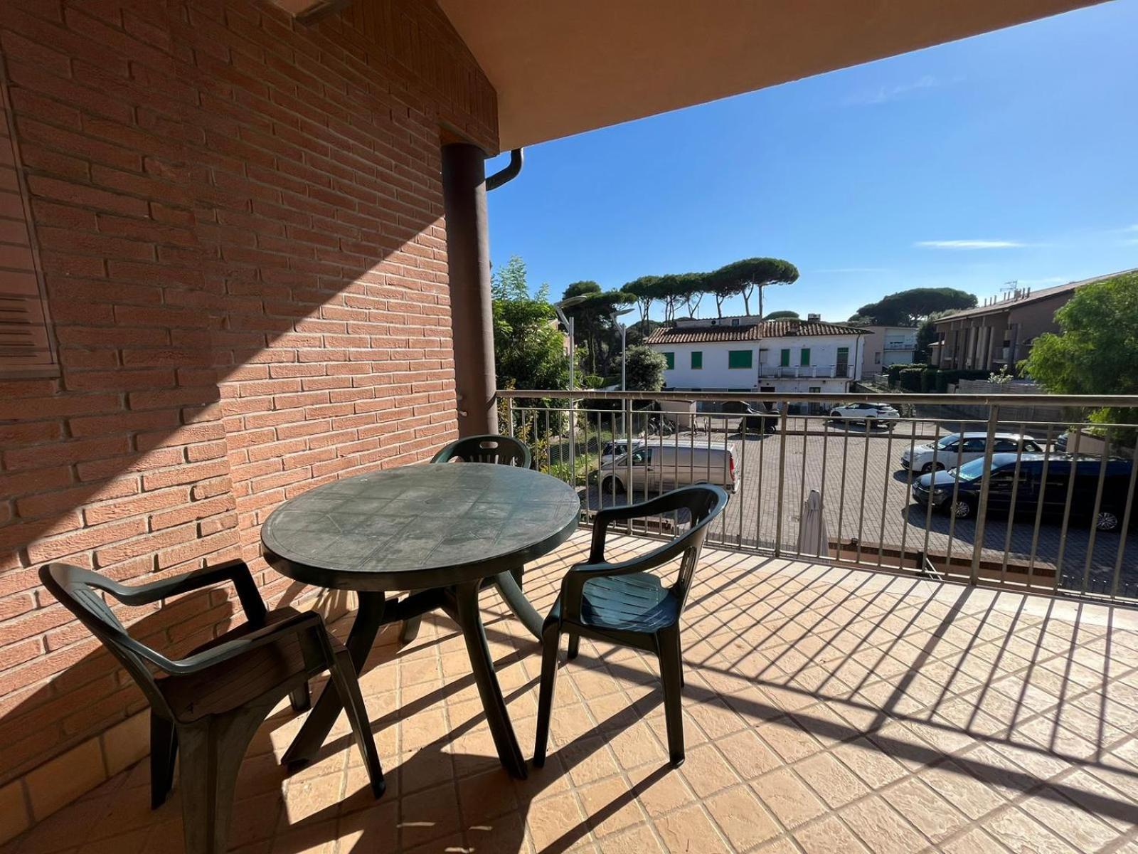 Pineta Apartament Tirrenia Exteriör bild