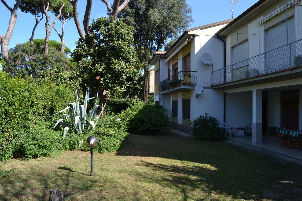 Pineta Apartament Tirrenia Exteriör bild